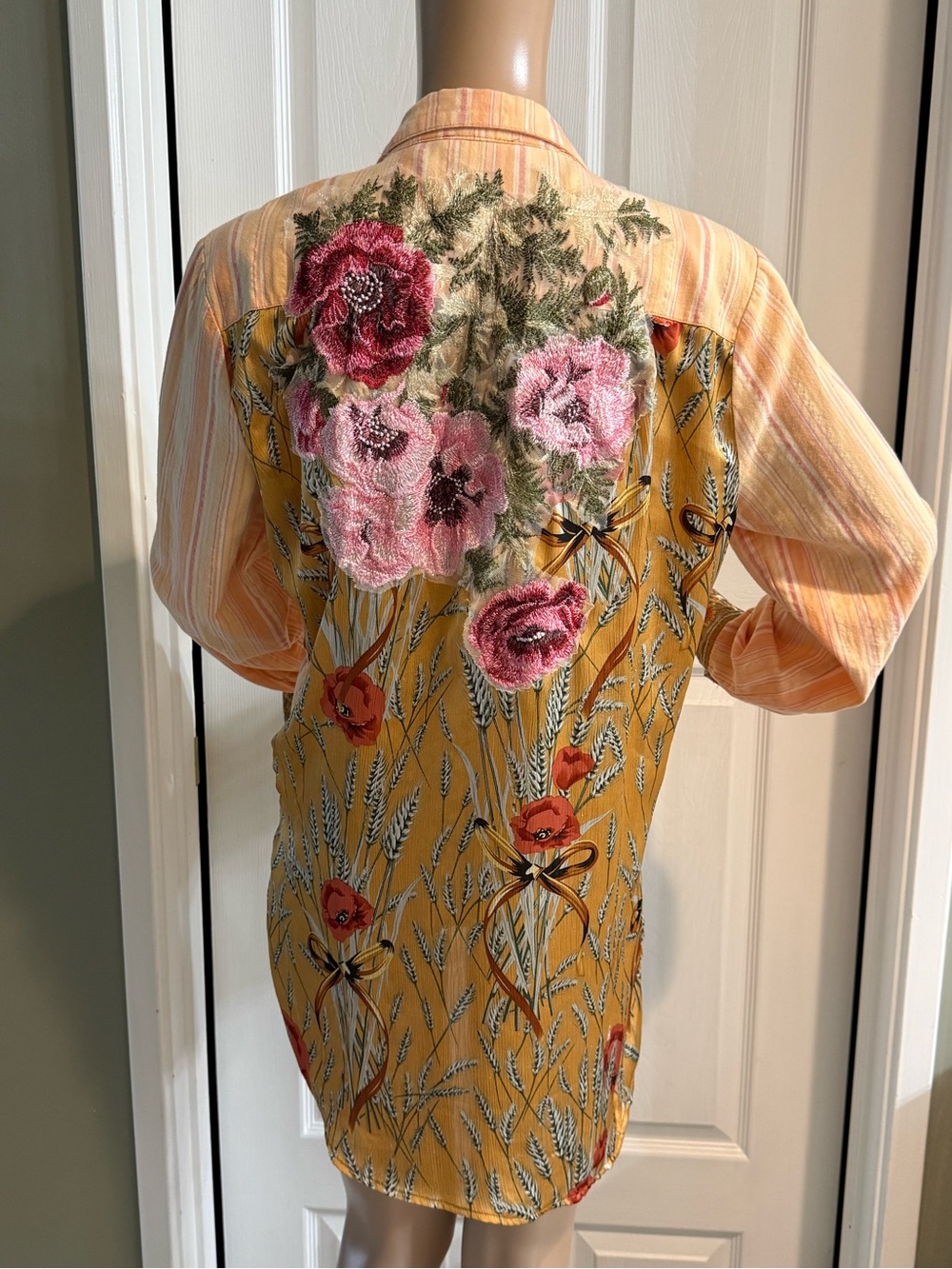 NWOT Aratta Silent Journey Top Button L Floral Embroidered Sequin Cuffs